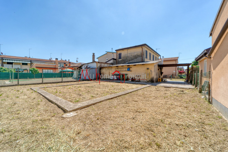 RONCAGLIA (RIF: V1510-R): Situata nel cuore della tranquilla zona di Roncaglia, a soli pochi pass...