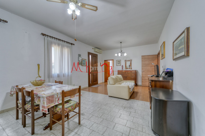 RONCAGLIA (RIF: V1510-R): Situata nel cuore della tranquilla zona di Roncaglia, a soli pochi pass...