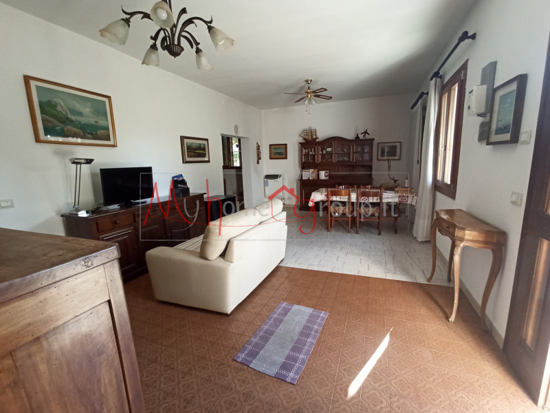 RONCAGLIA (RIF: V1510-R): Situata nel cuore della tranquilla zona di Roncaglia, a soli pochi pass...