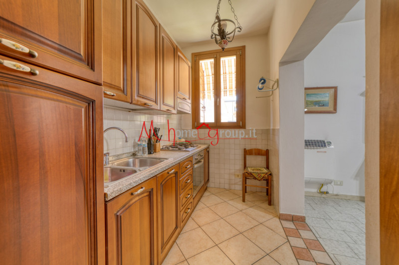 RONCAGLIA (RIF: V1510-R): Situata nel cuore della tranquilla zona di Roncaglia, a soli pochi pass...