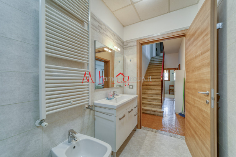 RONCAGLIA (RIF: V1510-R): Situata nel cuore della tranquilla zona di Roncaglia, a soli pochi pass...