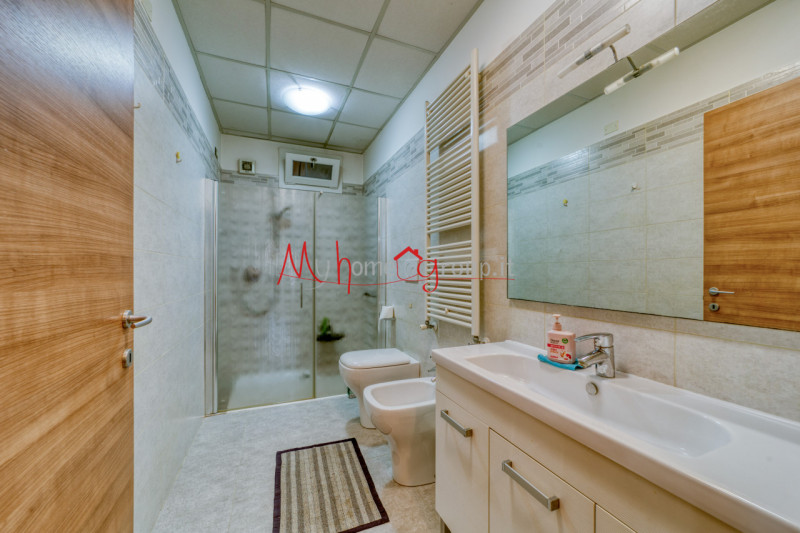 RONCAGLIA (RIF: V1510-R): Situata nel cuore della tranquilla zona di Roncaglia, a soli pochi pass...