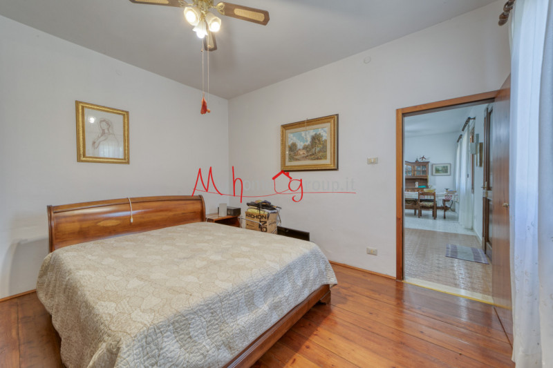 RONCAGLIA (RIF: V1510-R): Situata nel cuore della tranquilla zona di Roncaglia, a soli pochi pass...