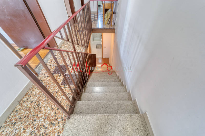 RONCAGLIA (RIF: V1510-R): Situata nel cuore della tranquilla zona di Roncaglia, a soli pochi pass...