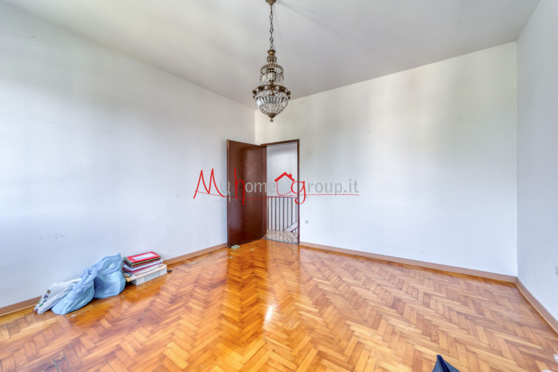 RONCAGLIA (RIF: V1510-R): Situata nel cuore della tranquilla zona di Roncaglia, a soli pochi pass...