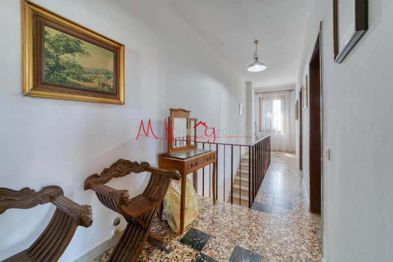 RONCAGLIA (RIF: V1510-R): Situata nel cuore della tranquilla zona di Roncaglia, a soli pochi pass...