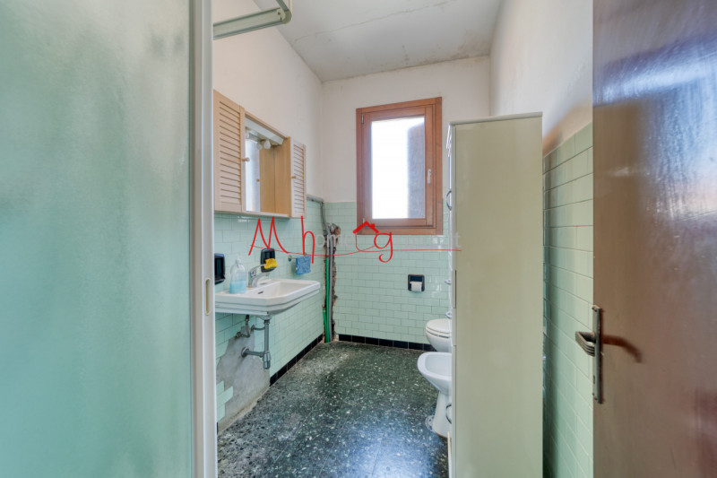 RONCAGLIA (RIF: V1510-R): Situata nel cuore della tranquilla zona di Roncaglia, a soli pochi pass...