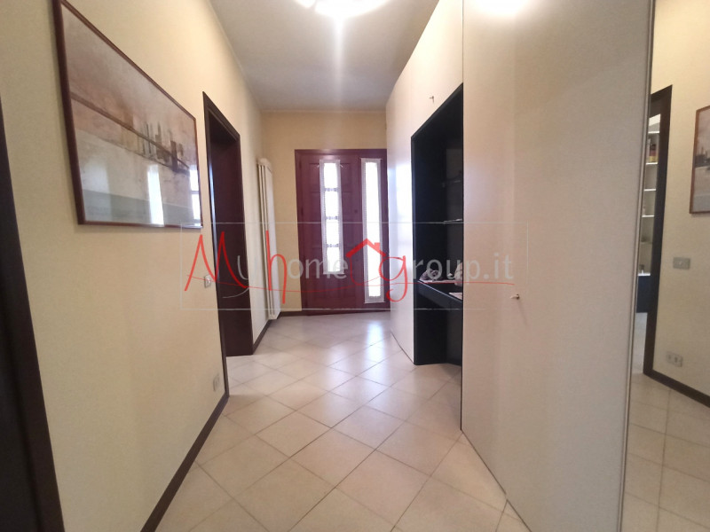 PONTE SAN NICOLO' (RIF: A1031-R): Appartamento al piano terra in bifamiliare. Zona centralissima,...