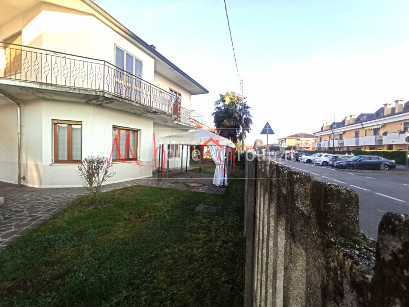 PONTE SAN NICOLO' (RIF: A1031-R): Appartamento al piano terra in bifamiliare. Zona centralissima,...