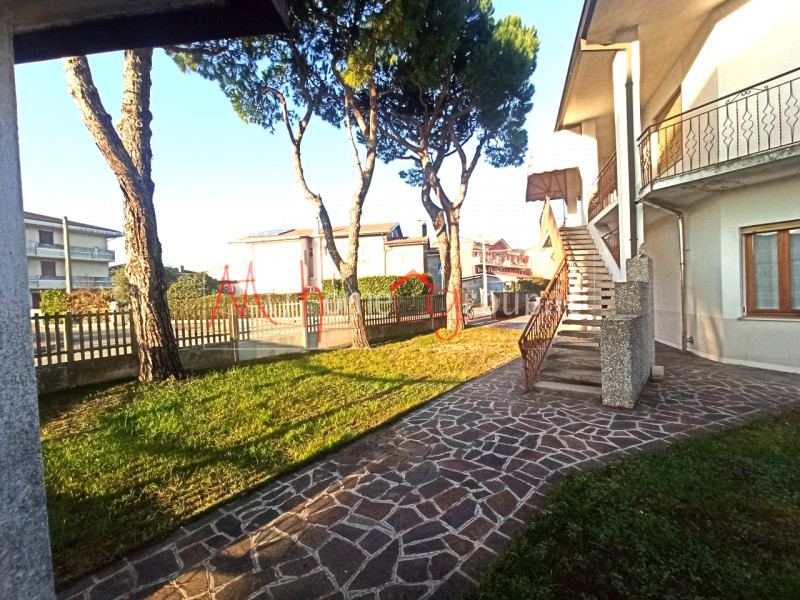 PONTE SAN NICOLO' (RIF: A1031-R): Appartamento al piano terra in bifamiliare. Zona centralissima,...