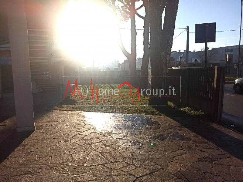 PONTE SAN NICOLO' (RIF: A1031-R): Appartamento al piano terra in bifamiliare. Zona centralissima,...