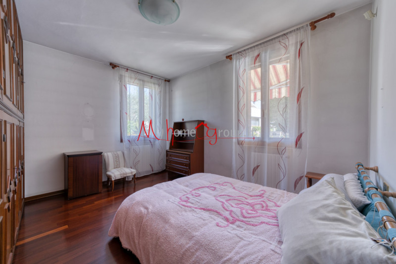 CROCEFISSO (RIF: V1758-R) Porzione di trifamiliare situata nel tranquillo quartiere Crocefisso. I...