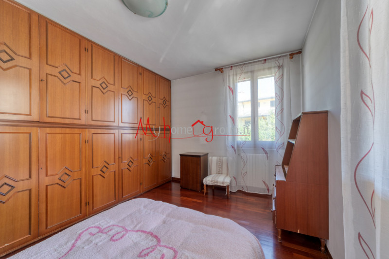 CROCEFISSO (RIF: V1758-R) Porzione di trifamiliare situata nel tranquillo quartiere Crocefisso. I...