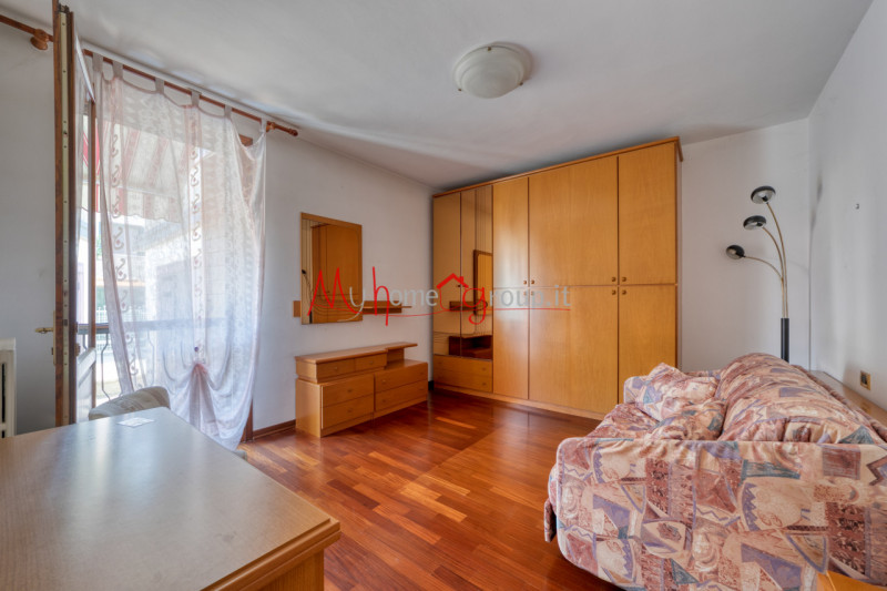 CROCEFISSO (RIF: V1758-R) Porzione di trifamiliare situata nel tranquillo quartiere Crocefisso. I...