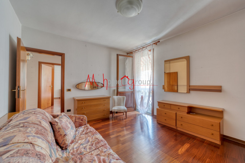 CROCEFISSO (RIF: V1758-R) Porzione di trifamiliare situata nel tranquillo quartiere Crocefisso. I...