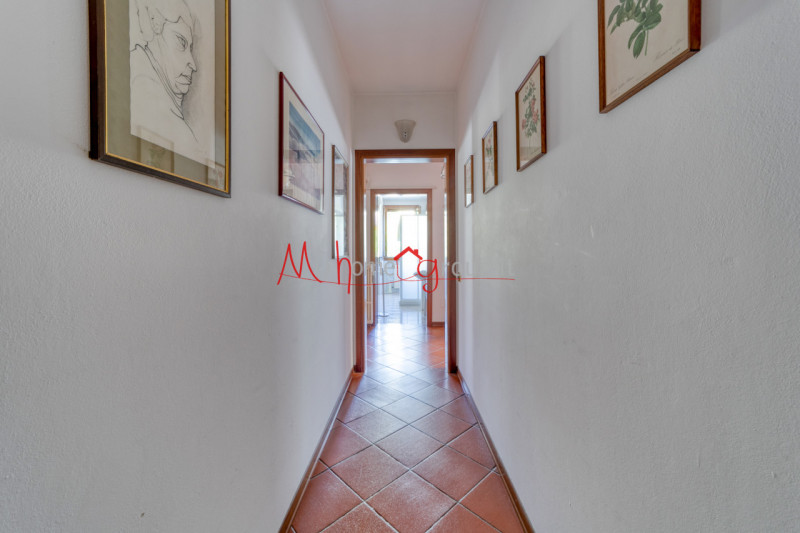 CROCEFISSO (RIF: V1758-R) Porzione di trifamiliare situata nel tranquillo quartiere Crocefisso. I...