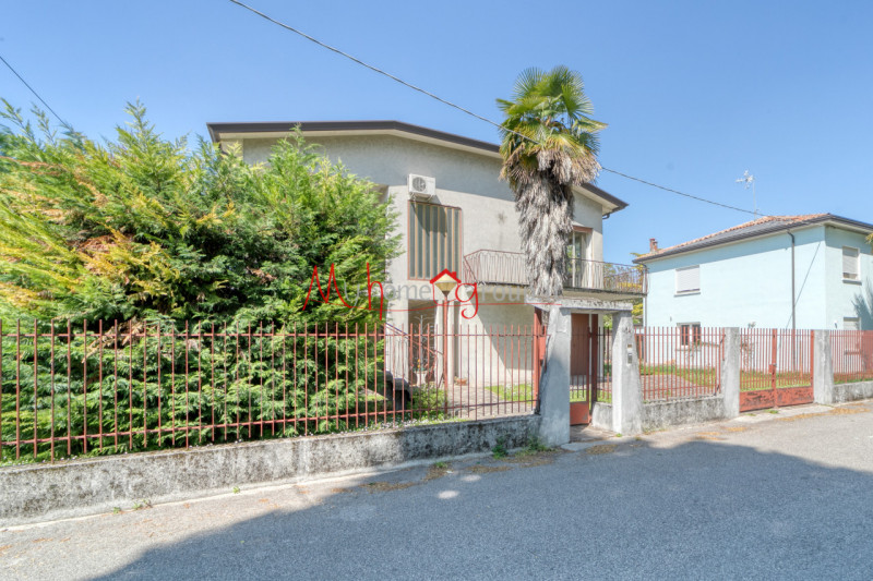 CAMIN (RIF. V0303-R): DA RISTRUTTURARE!!! Casa singola terratetto di ampie dimensioni su un lotto...