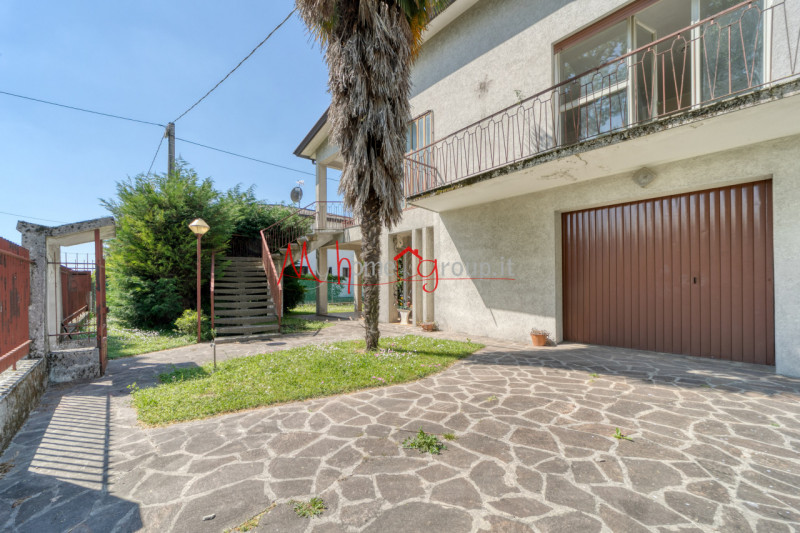 CAMIN (RIF. V0303-R): DA RISTRUTTURARE!!! Casa singola terratetto di ampie dimensioni su un lotto...