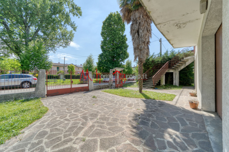 CAMIN (RIF. V0303-R): DA RISTRUTTURARE!!! Casa singola terratetto di ampie dimensioni su un lotto...