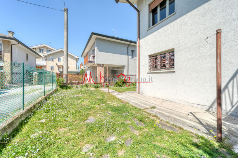 CAMIN (RIF. V0303-R): DA RISTRUTTURARE!!! Casa singola terratetto di ampie dimensioni su un lotto...