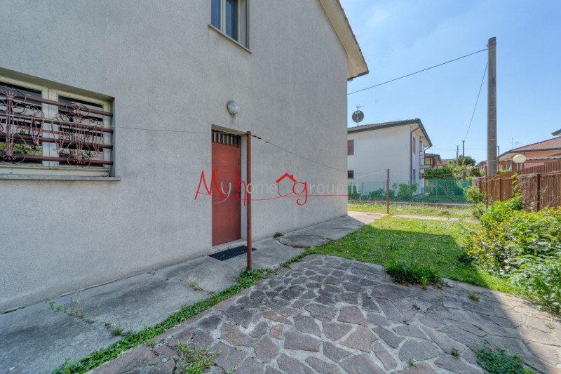 CAMIN (RIF. V0303-R): DA RISTRUTTURARE!!! Casa singola terratetto di ampie dimensioni su un lotto...