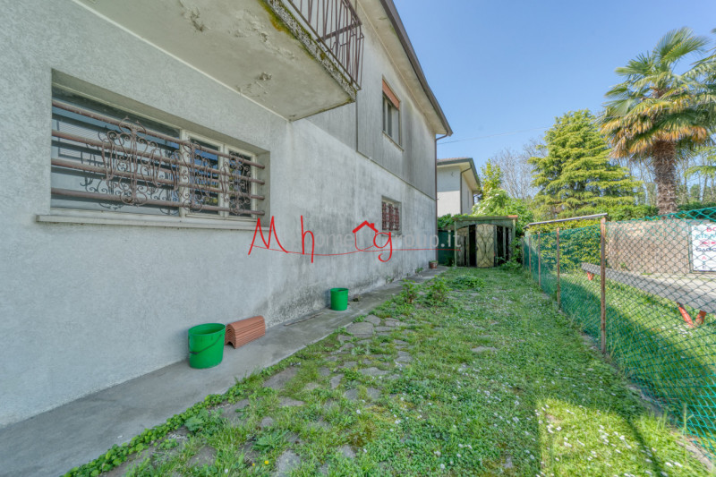 CAMIN (RIF. V0303-R): DA RISTRUTTURARE!!! Casa singola terratetto di ampie dimensioni su un lotto...