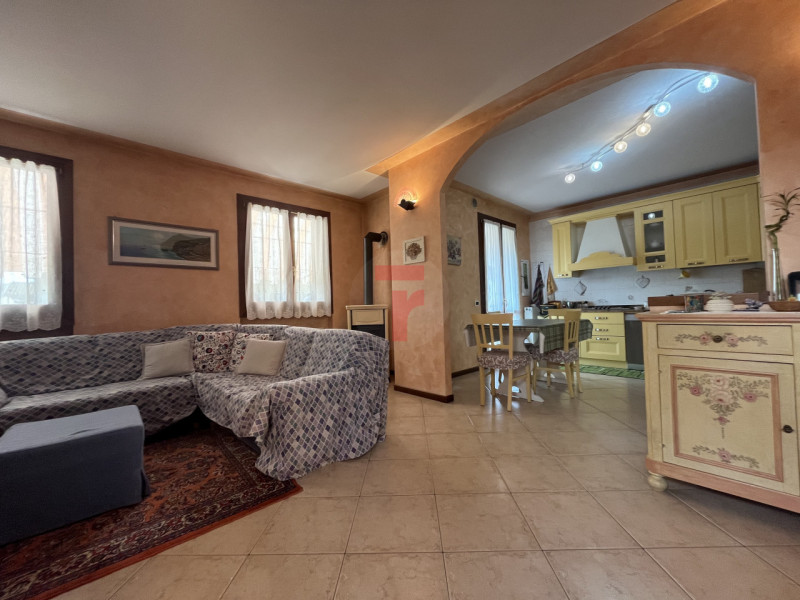 Nel Comune di Limena, in quartiere residenziale a due passi dal centro paese composto prevalentem...