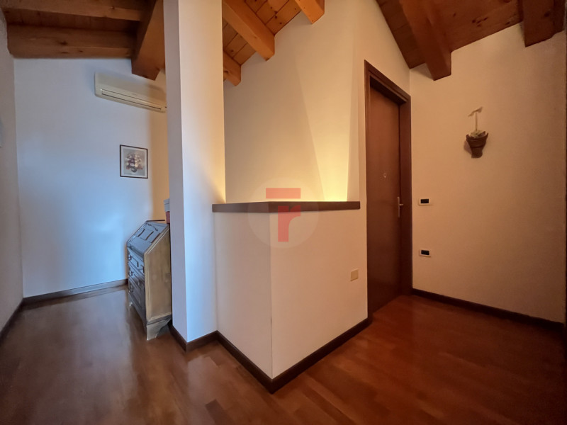 Nel Comune di Limena, in quartiere residenziale a due passi dal centro paese composto prevalentem...