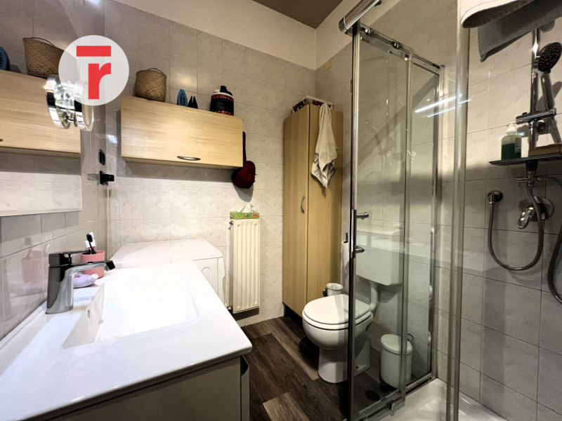 Un attico unico dove luce, spazio e privacy si incontrano in perfetto equilibrio.

Situato in una...