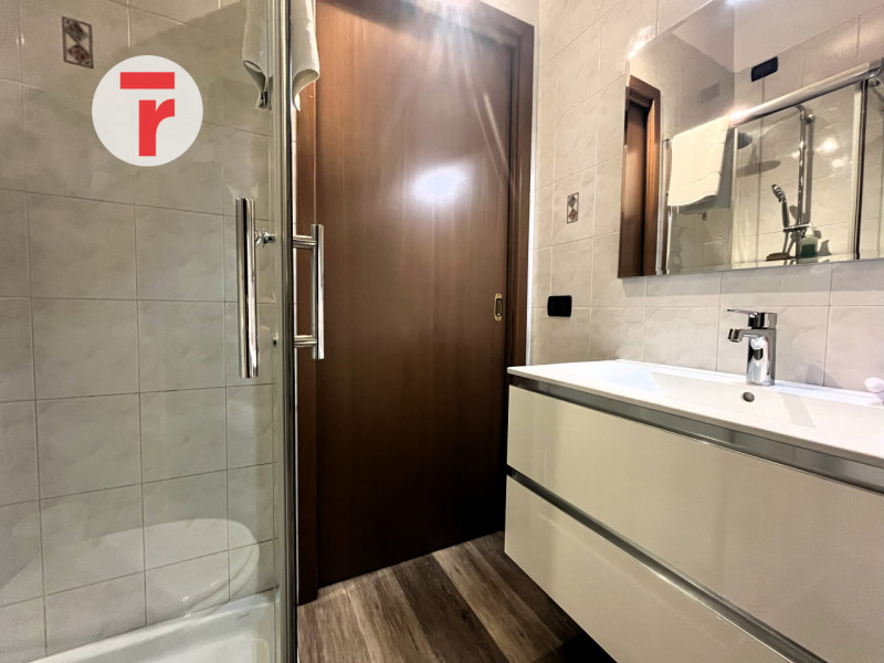 Un attico unico dove luce, spazio e privacy si incontrano in perfetto equilibrio.

Situato in una...