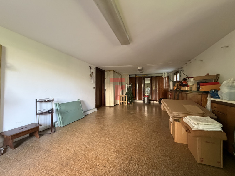 Situata nella zona centrale del paese di Limena a due passi dalle scuole elementari e medie, bibl...