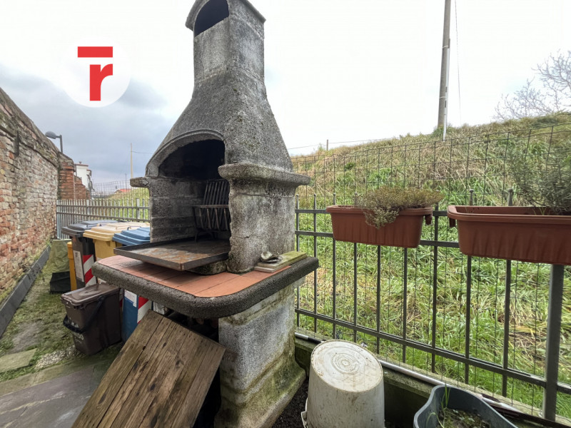 Ci troviamo a Limena, in posizione centralissima comoda alla farmacia, fermata del bus urbano ed ...