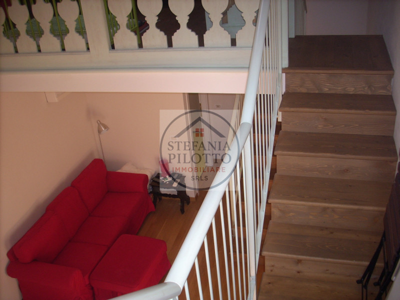 PIAZZA DELLE ERBE- Stefania Pilotto Immobiliare propone in affitto splendido appartamento mansard...