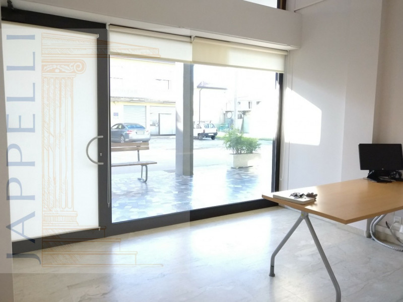 Ad Abano Terme proponiamo in affitto un ampio negozio di circa 100 mq. Situato al piano terra, qu...