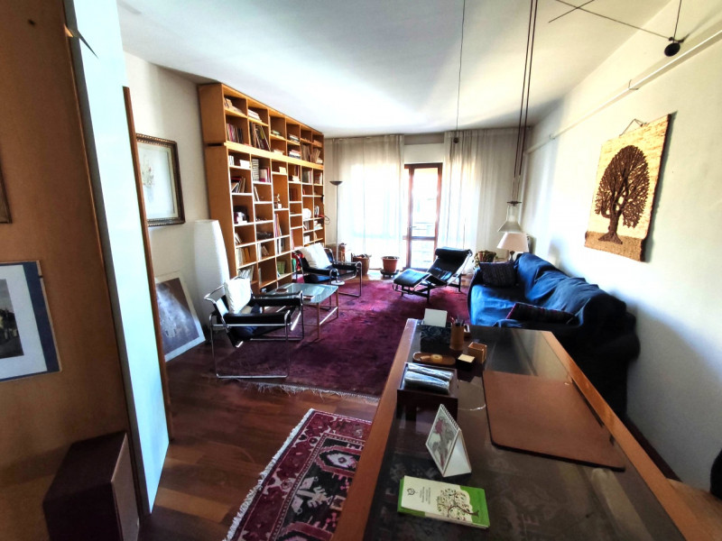 TRILOCALE AMPIO IN ZONA SAVONAROLA – A DUE PASSI DAL CENTRO DI PADOVA 

Se stai cercando spazio, ...