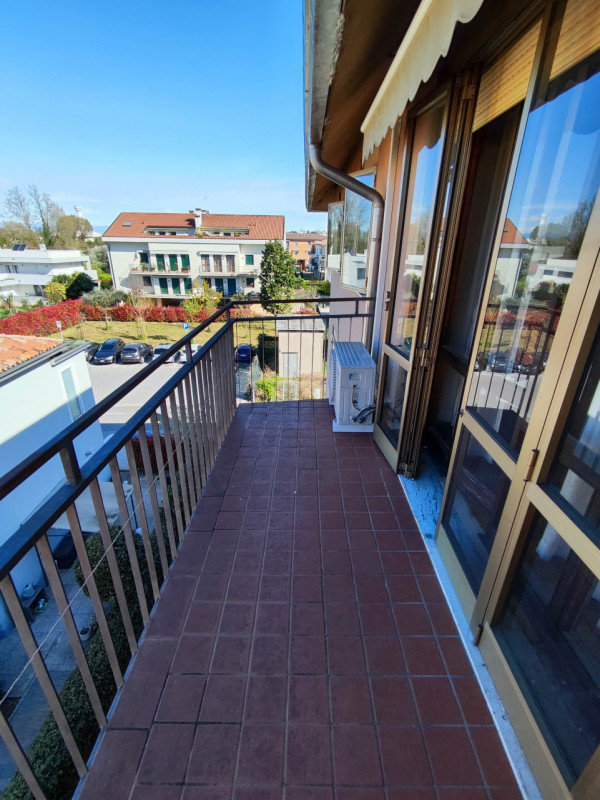 TRILOCALE AMPIO IN ZONA SAVONAROLA – A DUE PASSI DAL CENTRO DI PADOVA 

Se stai cercando spazio, ...