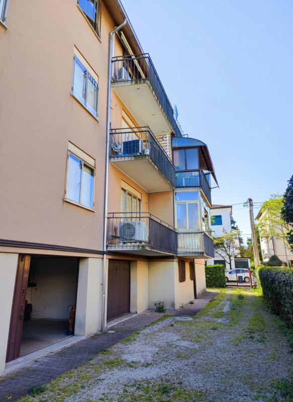 TRILOCALE AMPIO IN ZONA SAVONAROLA – A DUE PASSI DAL CENTRO DI PADOVA 

Se stai cercando spazio, ...