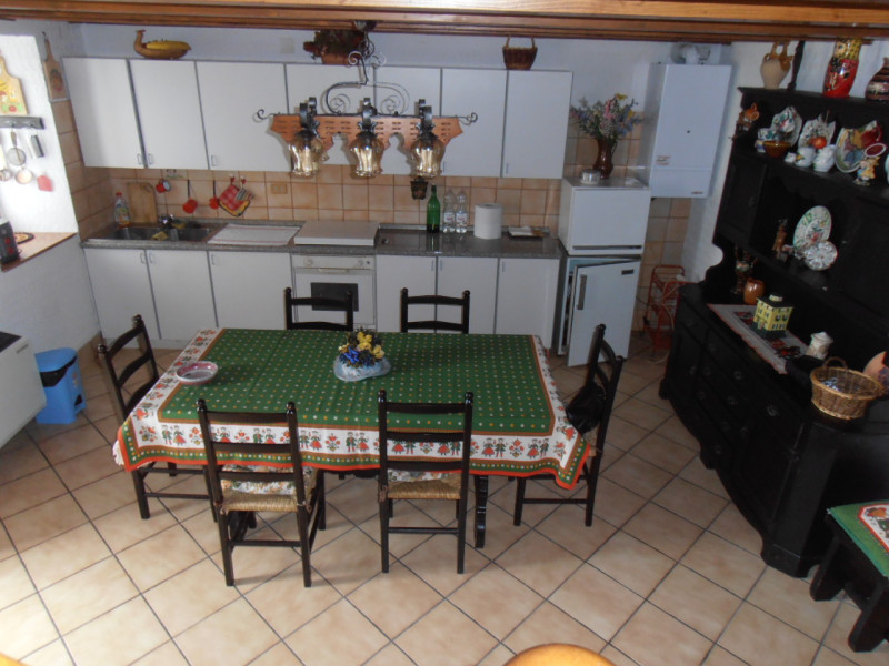 Situata tra le incantevoli località di Asiago e Gallio, questa splendida porzione di casa a schie...