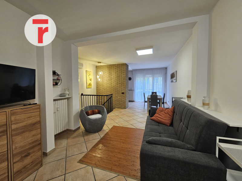 -APPARTAMENTO PER STUDENTI O GIOVANI LAVORATORI-

L’immobile è situato in una zona residenziale d...