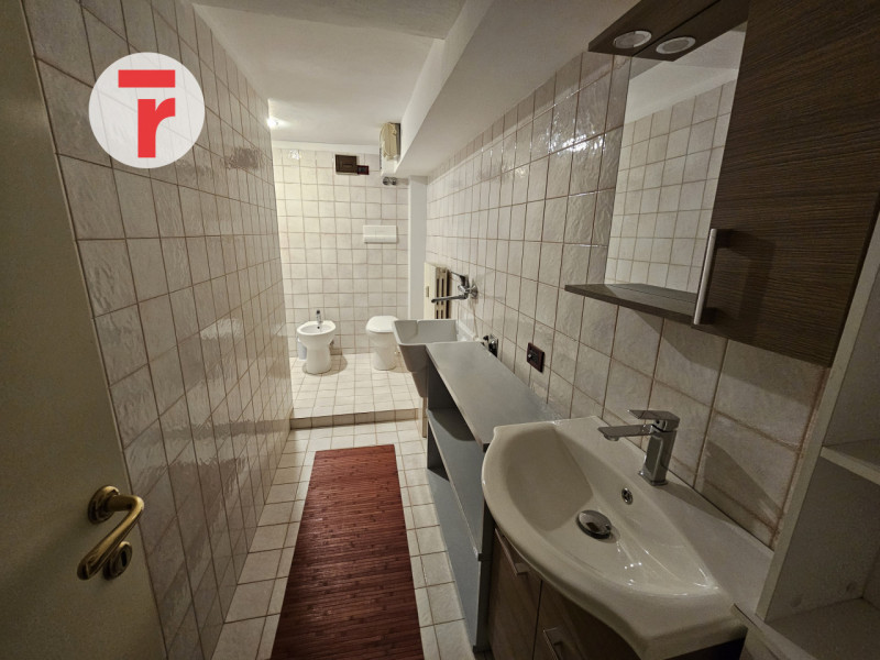 -APPARTAMENTO PER STUDENTI O GIOVANI LAVORATORI-

L’immobile è situato in una zona residenziale d...