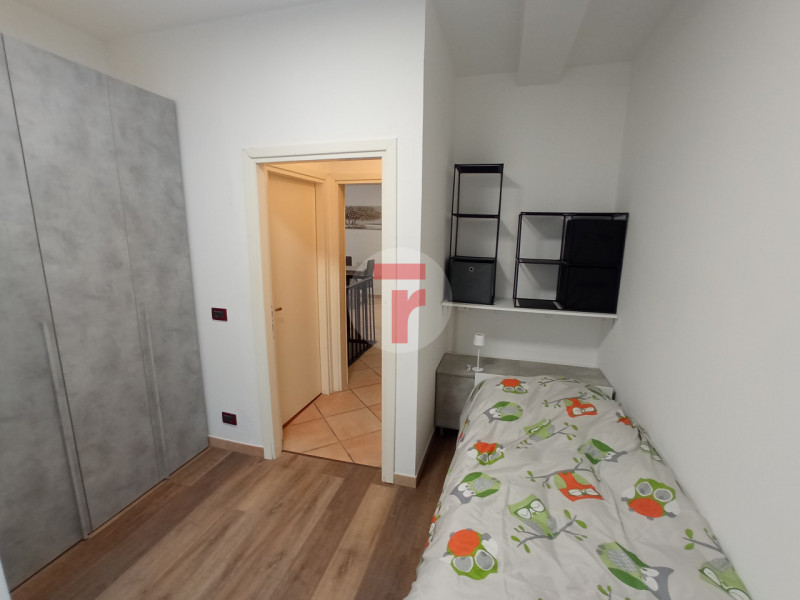 -APPARTAMENTO PER STUDENTI O GIOVANI LAVORATORI-

L’immobile è situato in una zona residenziale d...