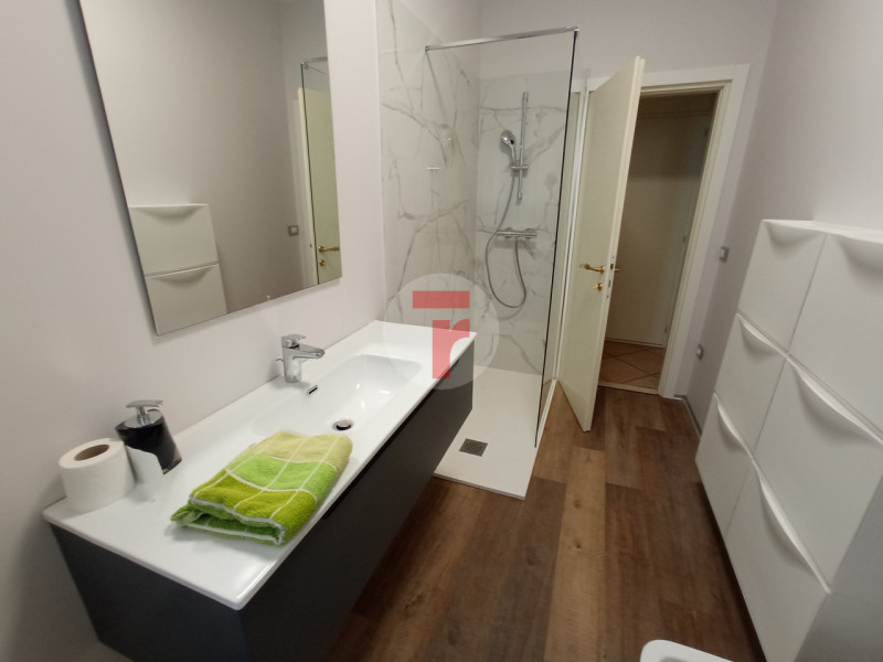 -APPARTAMENTO PER STUDENTI O GIOVANI LAVORATORI-

L’immobile è situato in una zona residenziale d...