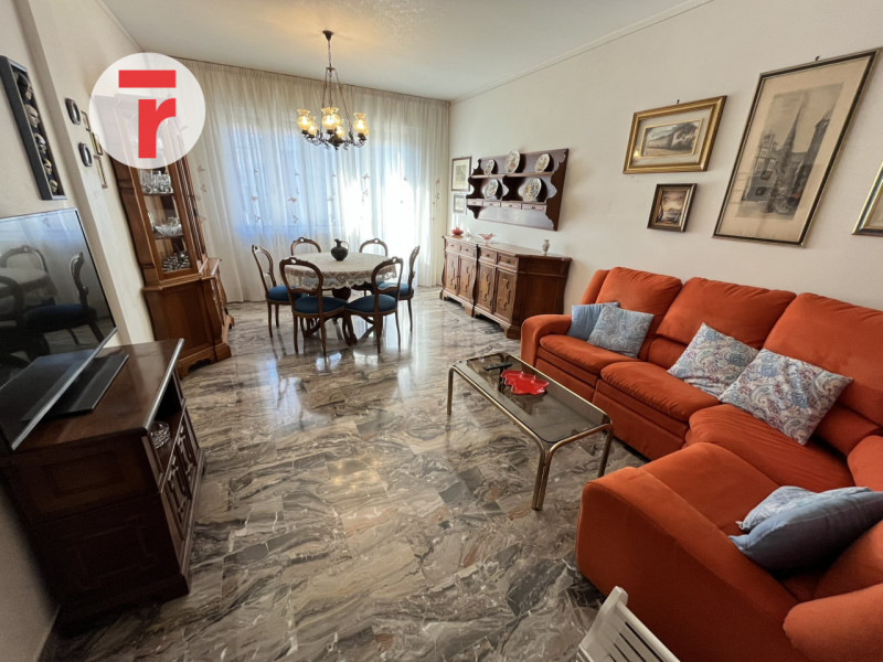 - APPARTAMENTO PER STUDENTI-

In una delle aree più richieste dagli studenti, a poca distanza dal...