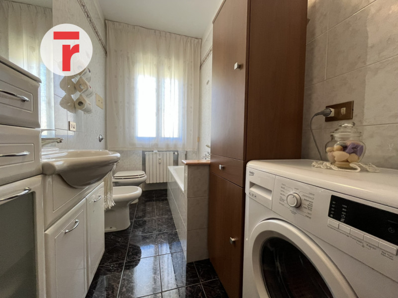 - APPARTAMENTO PER STUDENTI-

In una delle aree più richieste dagli studenti, a poca distanza dal...