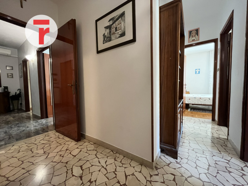 - APPARTAMENTO PER STUDENTI-

In una delle aree più richieste dagli studenti, a poca distanza dal...