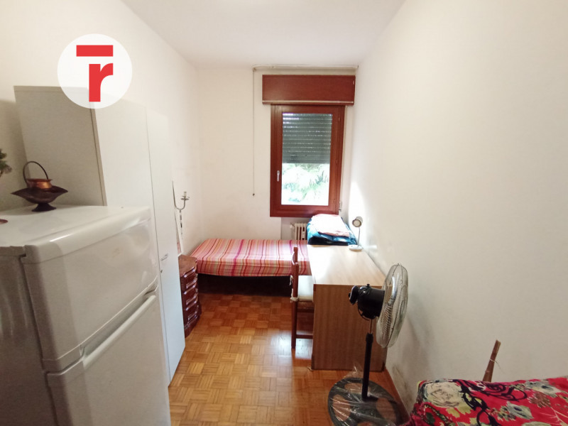 In zona San Bellino, in una via interna e silenziosa, a pochi passi dal centro del quartiere e co...