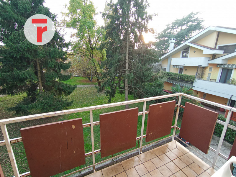 In zona San Bellino, in una via interna e silenziosa, a pochi passi dal centro del quartiere e co...