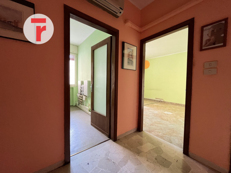 Immobile si trova a pochi passi dalle scuole, supermercati e la fermata del tram di San Carlo che...