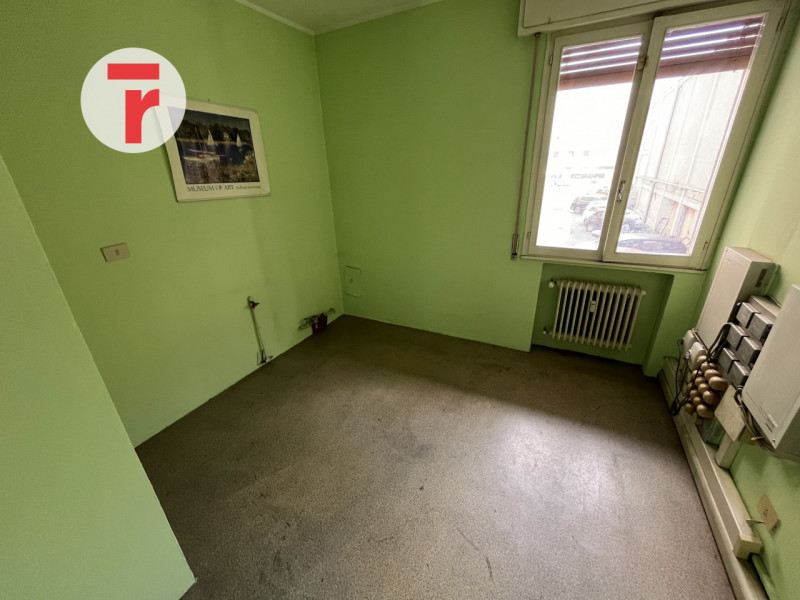 Immobile si trova a pochi passi dalle scuole, supermercati e la fermata del tram di San Carlo che...