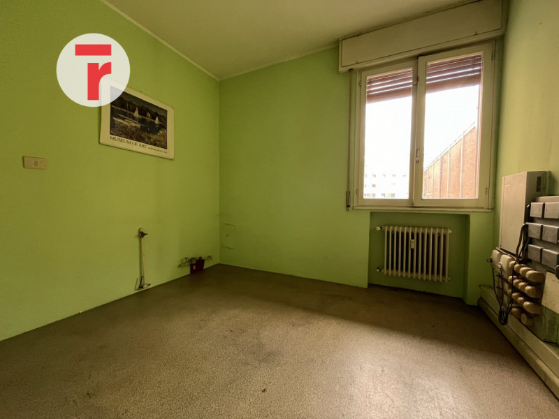 Immobile si trova a pochi passi dalle scuole, supermercati e la fermata del tram di San Carlo che...